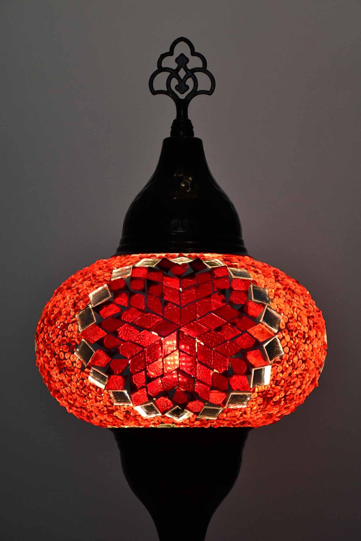 Turkish hammered table lamp star red